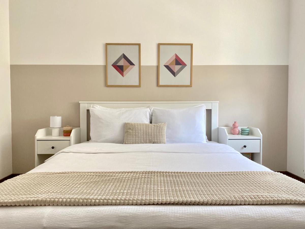 Wanderlust Home Cream, Rasnov Apt For 4, Wifi And Free Parking Екстериор снимка