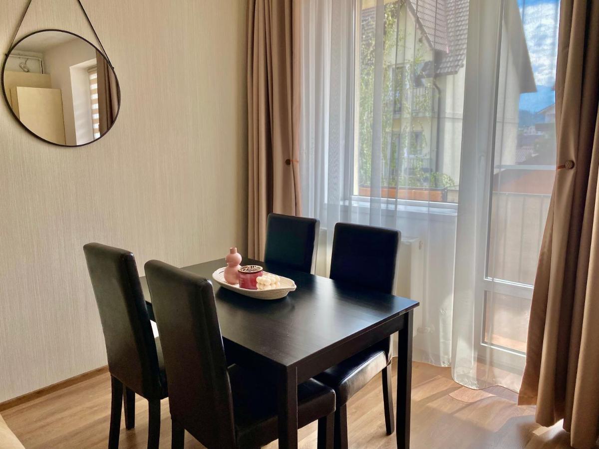 Wanderlust Home Cream, Rasnov Apt For 4, Wifi And Free Parking Екстериор снимка