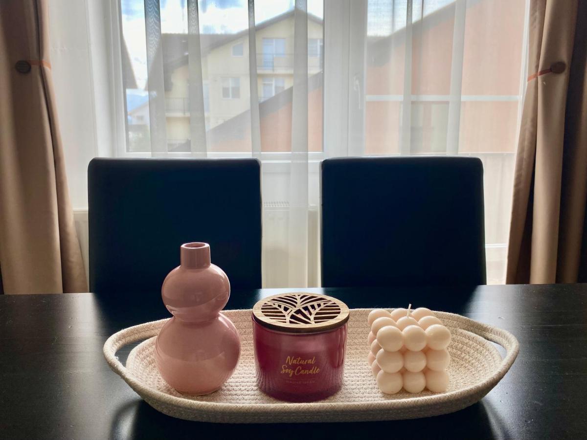 Wanderlust Home Cream, Rasnov Apt For 4, Wifi And Free Parking Екстериор снимка