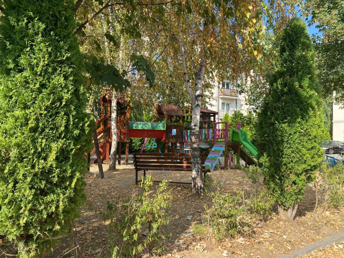 Wanderlust Home Cream, Rasnov Apt For 4, Wifi And Free Parking Екстериор снимка