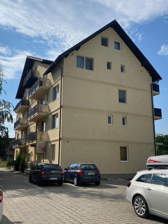 Wanderlust Home Cream, Rasnov Apt For 4, Wifi And Free Parking Екстериор снимка