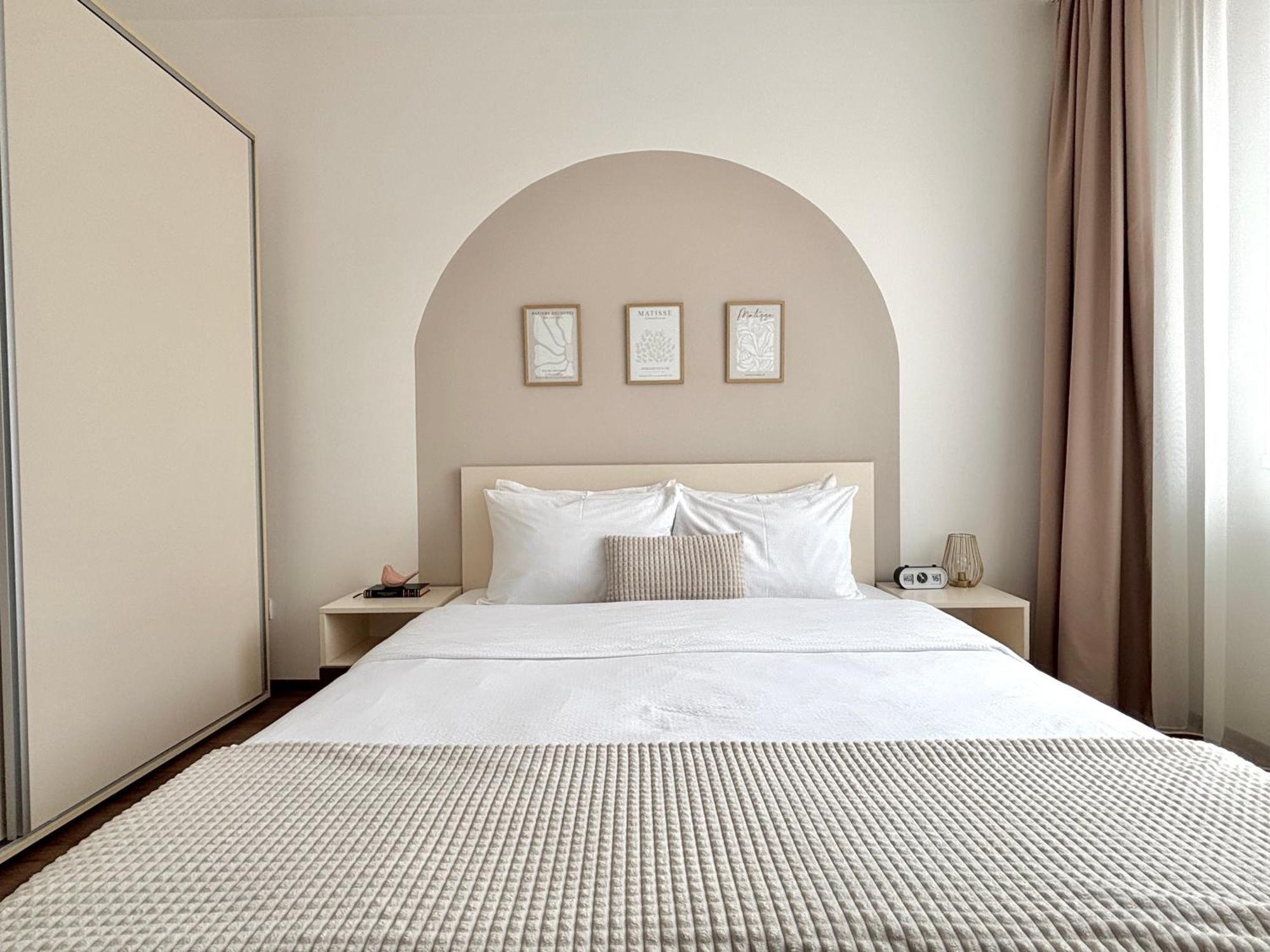 Wanderlust Home Cream, Rasnov Apt For 4, Wifi And Free Parking Екстериор снимка