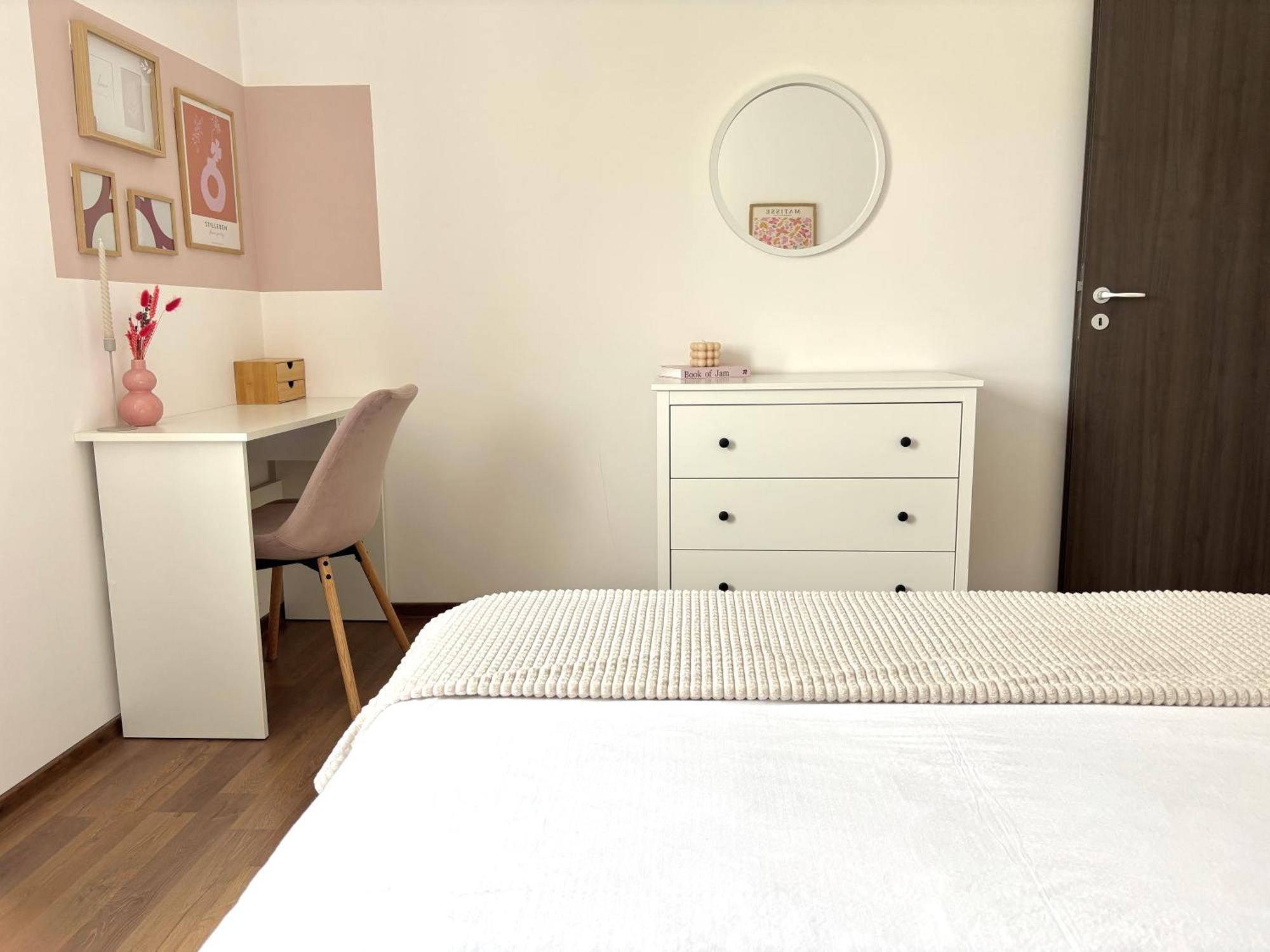 Wanderlust Home Cream, Rasnov Apt For 4, Wifi And Free Parking Екстериор снимка