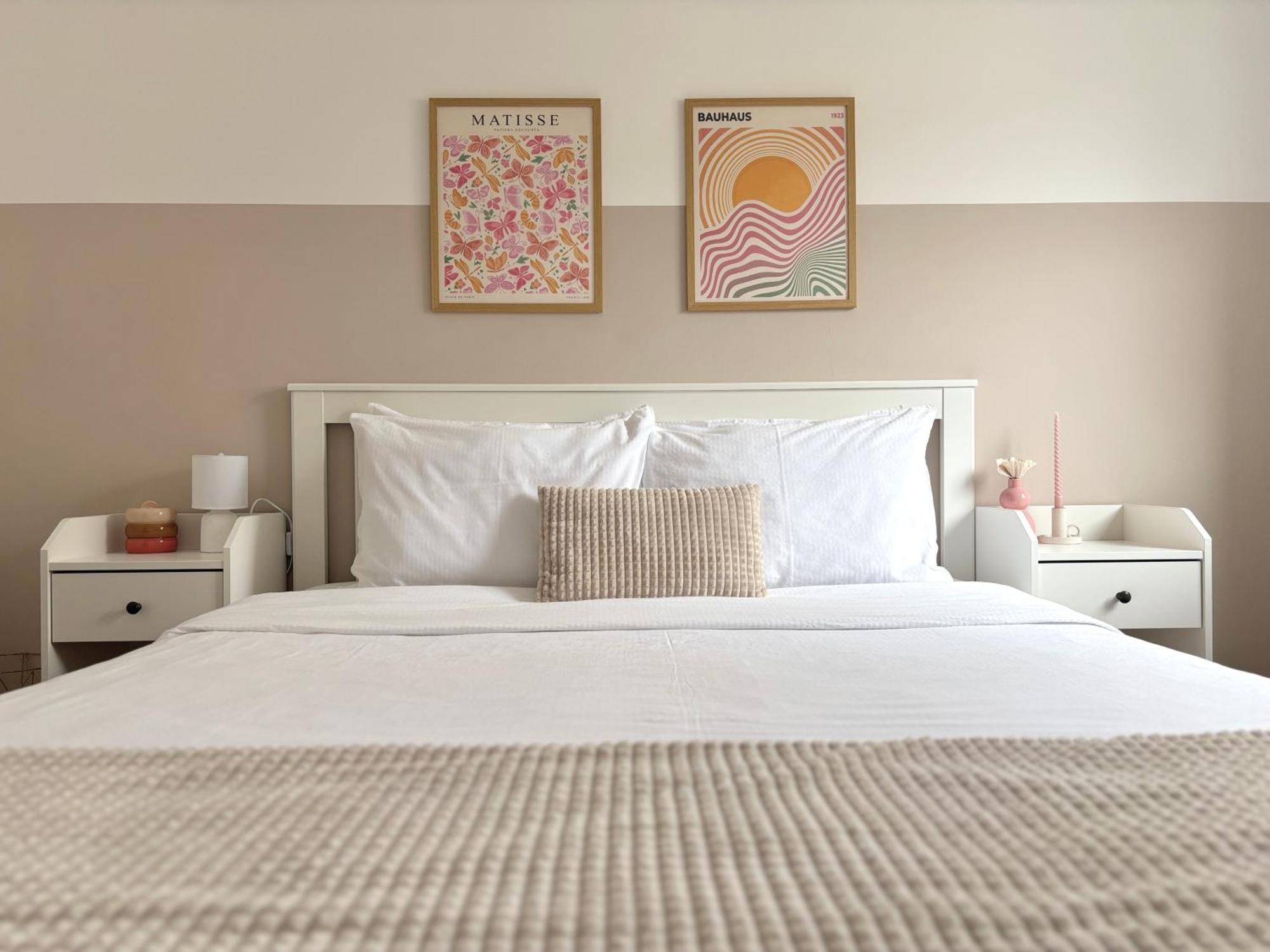 Wanderlust Home Cream, Rasnov Apt For 4, Wifi And Free Parking Екстериор снимка
