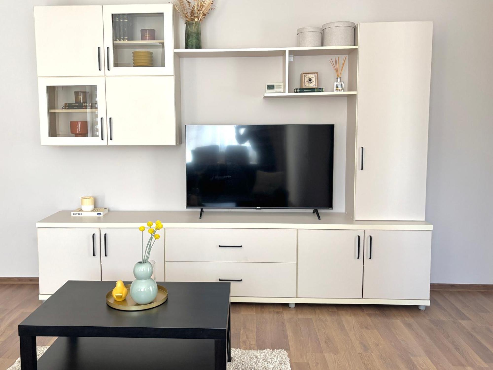 Wanderlust Home Cream, Rasnov Apt For 4, Wifi And Free Parking Екстериор снимка