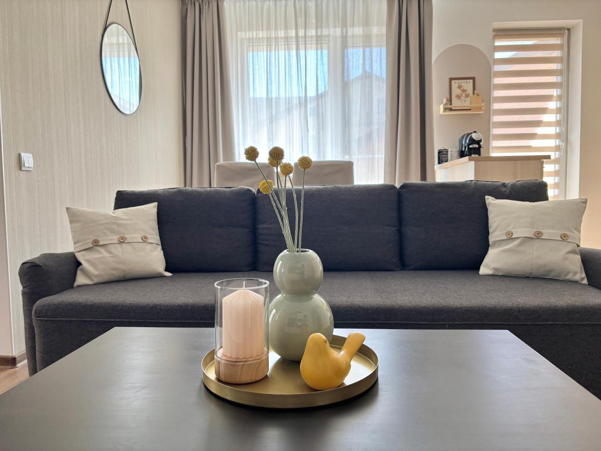 Wanderlust Home Cream, Rasnov Apt For 4, Wifi And Free Parking Екстериор снимка
