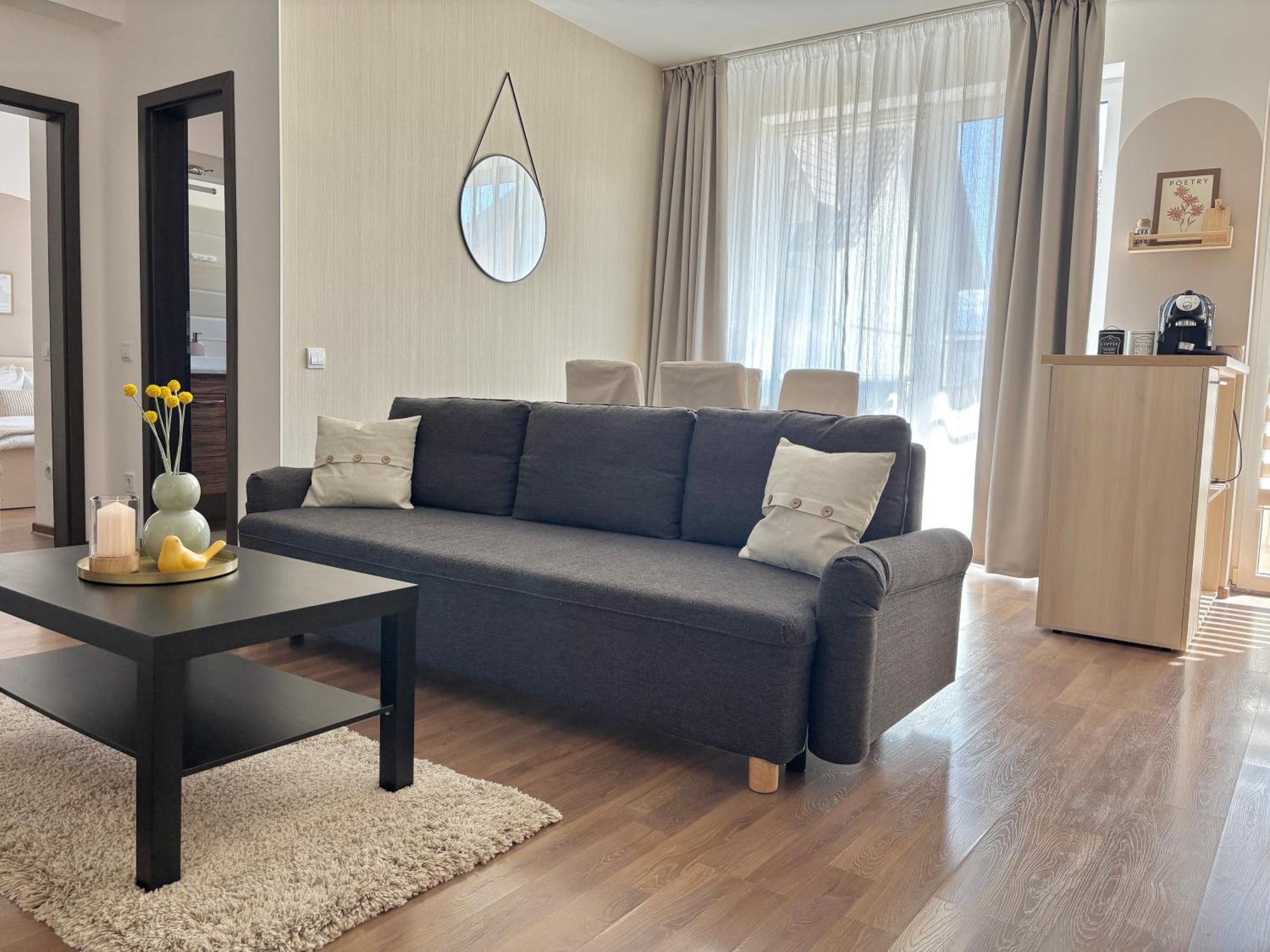 Wanderlust Home Cream, Rasnov Apt For 4, Wifi And Free Parking Екстериор снимка