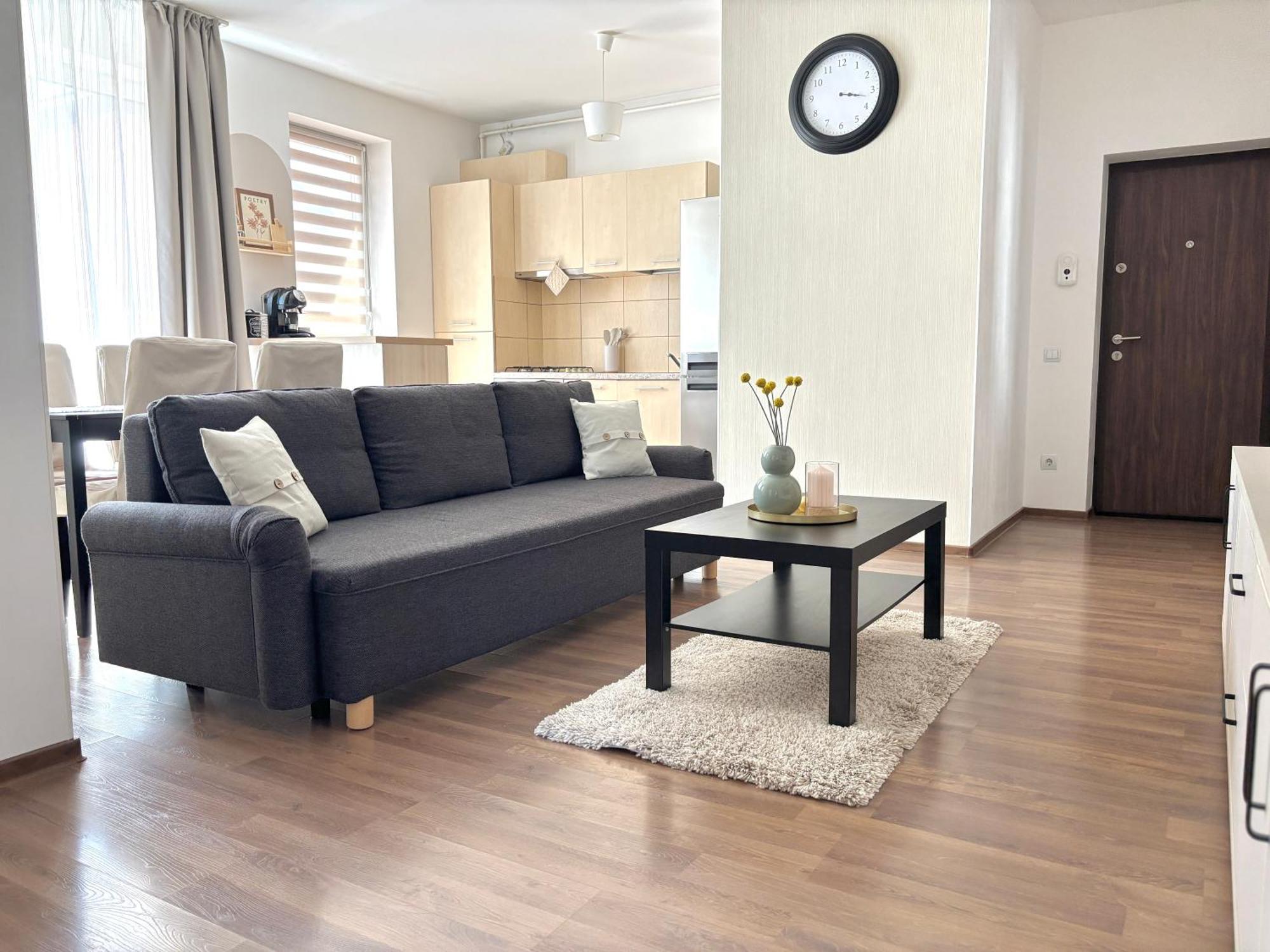 Wanderlust Home Cream, Rasnov Apt For 4, Wifi And Free Parking Екстериор снимка