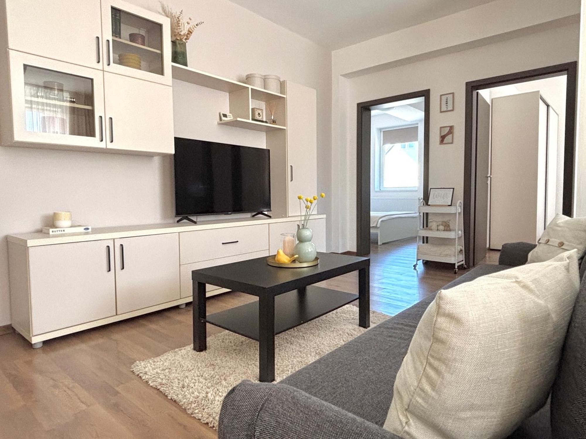 Wanderlust Home Cream, Rasnov Apt For 4, Wifi And Free Parking Екстериор снимка