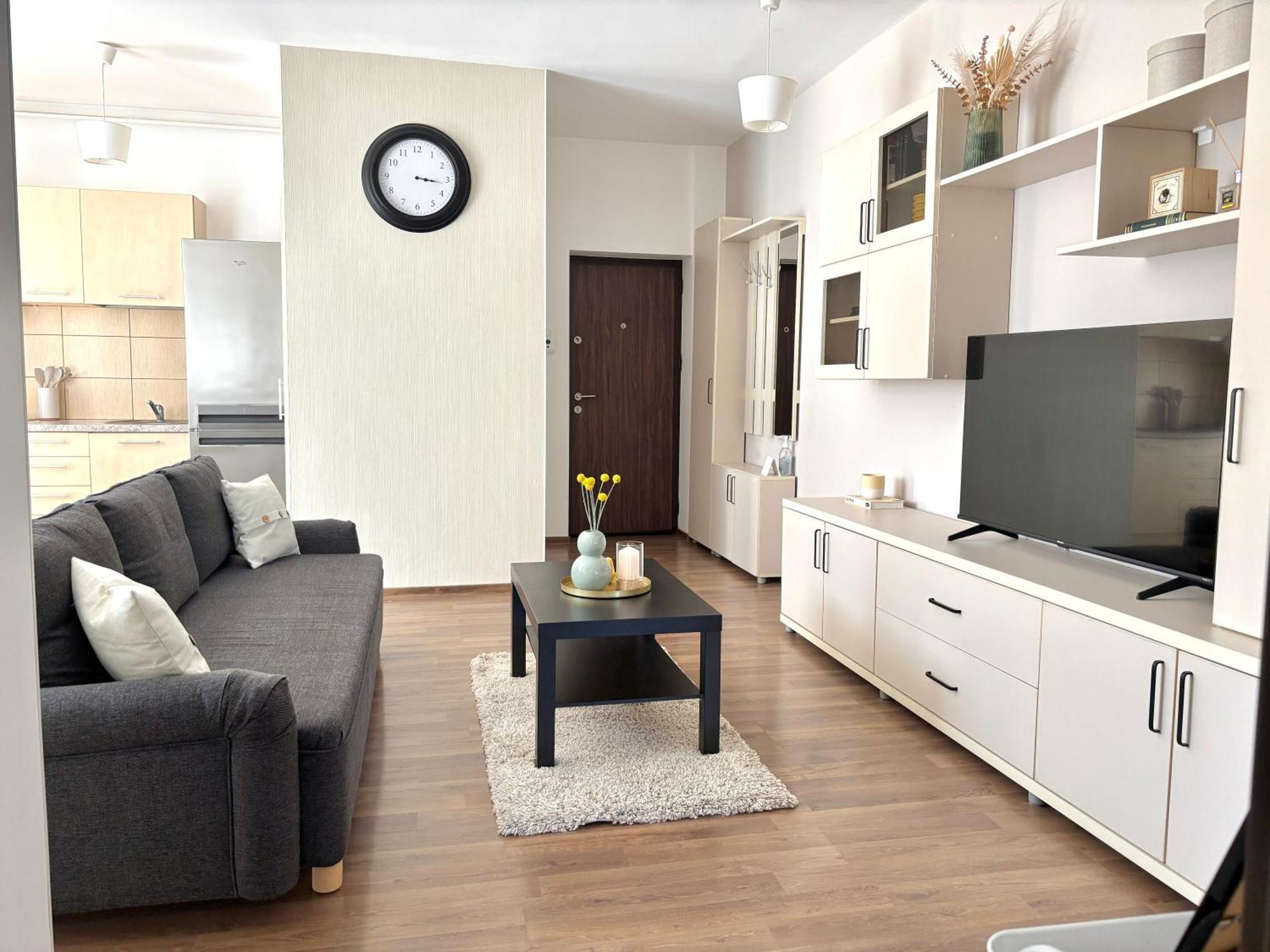 Wanderlust Home Cream, Rasnov Apt For 4, Wifi And Free Parking Екстериор снимка