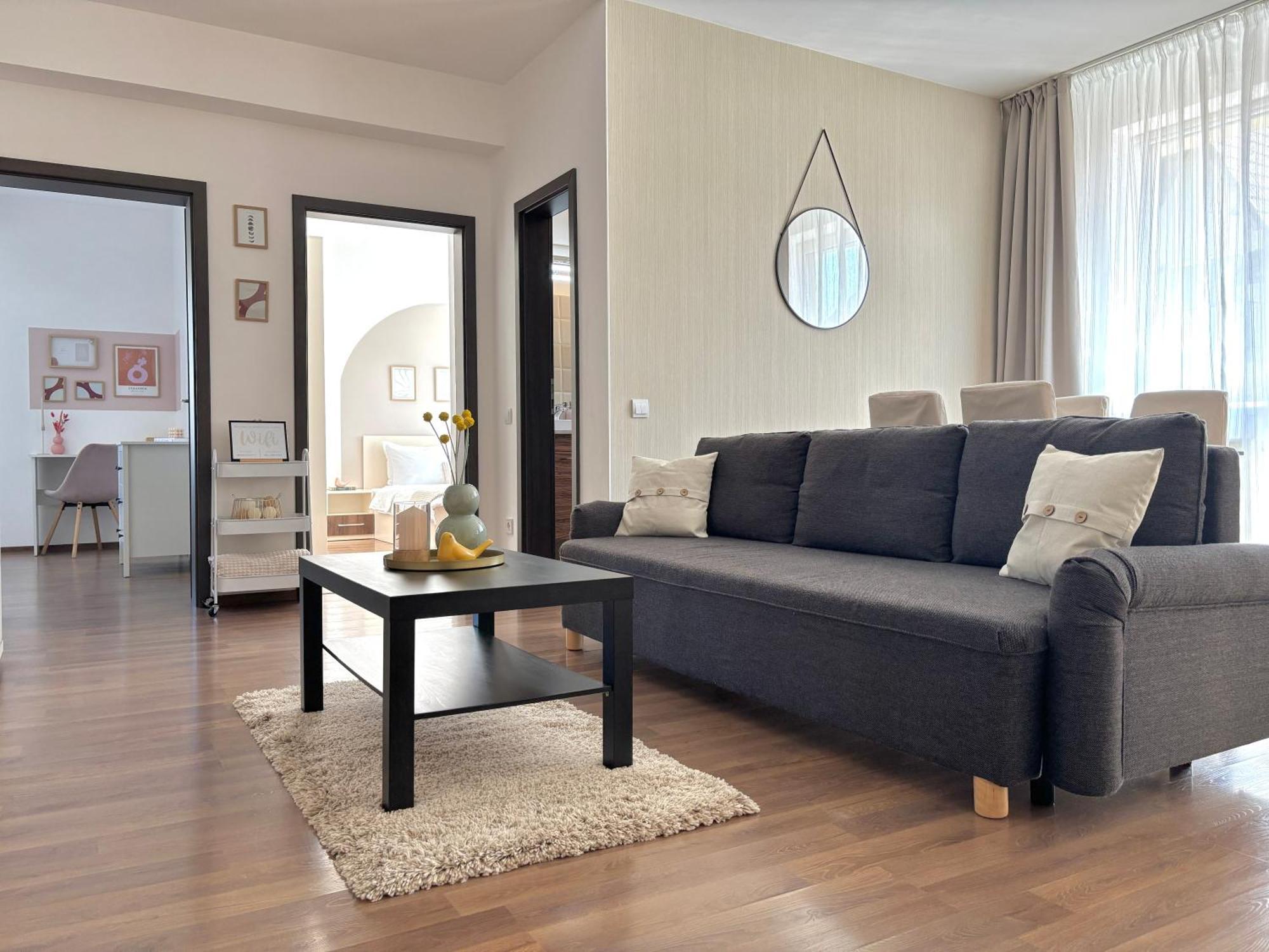Wanderlust Home Cream, Rasnov Apt For 4, Wifi And Free Parking Екстериор снимка